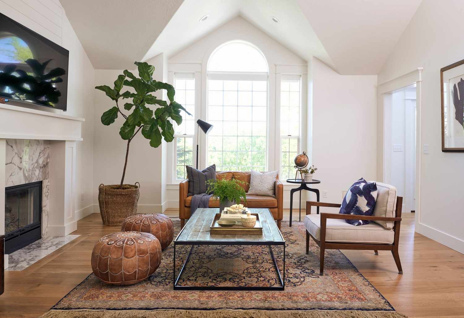 Living room with false ceiling